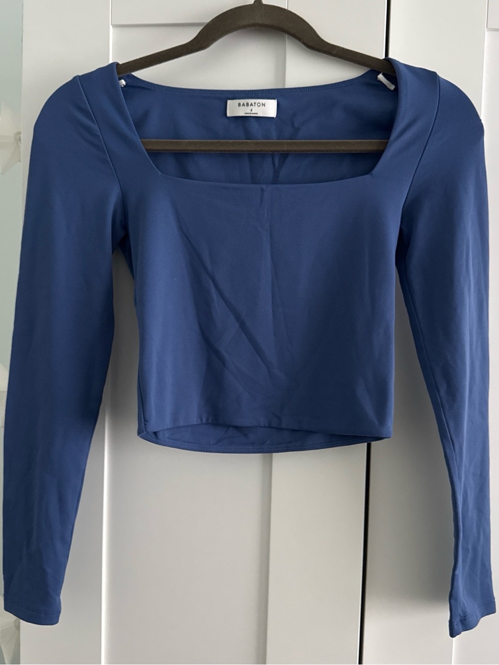 Aritzia Babaton Square-Neck Long-Sleeve Crop Top